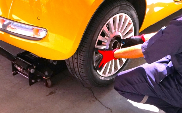 タイヤ交換・組み換え・販売